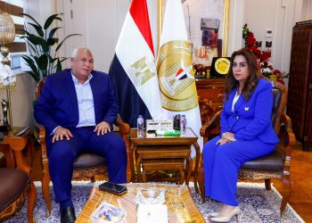 وزيرة التنمية المحلية تبحث مع محافظ الوادي الجديد مستجدات المشروعات التنموية والخدمية الجارية بالمحافظة