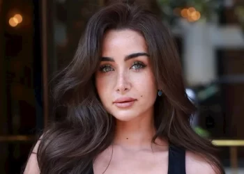 فراشة جميلة.. إطلالة ساحرة للفنانة هنا الزاهد | صور