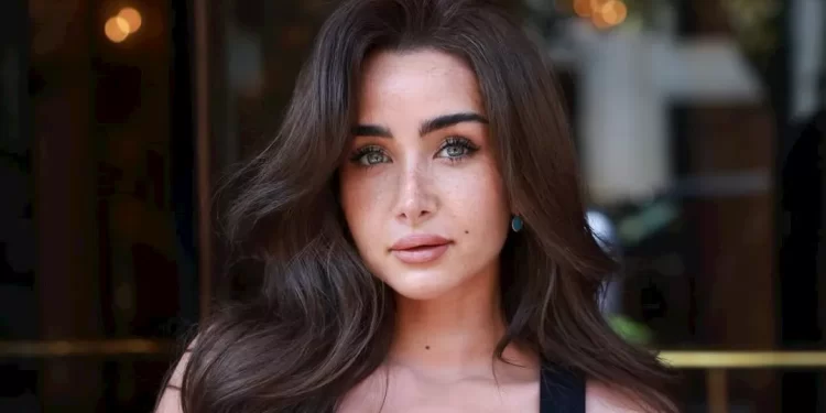 فراشة جميلة.. إطلالة ساحرة للفنانة هنا الزاهد | صور