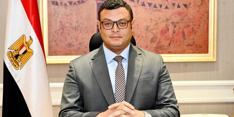 وزير الإسكان يُصدر 7 قرارات إزالة لمخالفات بناء بمدينة السادات والساحل الشمالي الغربي