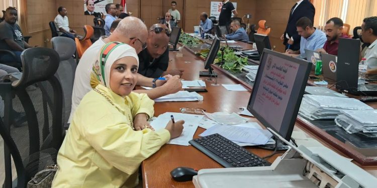 الكاتبة الصحفية راندا خالد تتقدم رسميًا بأوراق ترشحها في اليوم الأخير للانتخابات البرلمانية عن دائرة نصر النوبة