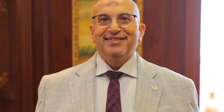 أشرف عبدالغني بعد تعيينه بمجلس الشيوخ: سأعمل بكل خبراتي لتحقيق التنمية ودعم سياسات الإصلاح الاقتصادي