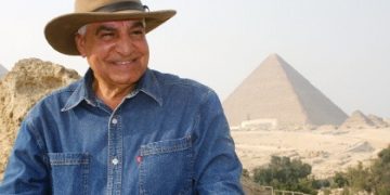 زاهي حواس: عائدات بيع نسخ قبعتي توجه لدعم متحف الطفل ومستشفى سرطان الأطفال