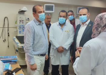 نائب وزير الصحة يتفقد مستشفى بني سويف التخصصي ويوجه بصرف مكافأة أسبوعين للعاملين