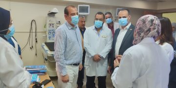 نائب وزير الصحة يتفقد مستشفى بني سويف التخصصي ويوجه بصرف مكافأة أسبوعين للعاملين