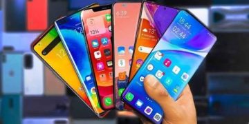 عشرات الآلاف من المستهلكين يناشدون رئيس الوزراء مراجعة قرار الرسوم على الهواتف المعفاة