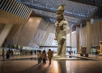 اقعدوا في البيت اتفرجوا على بلدكم.. أحمد موسى يكشف كواليس افتتاح المتحف المصري الكبير