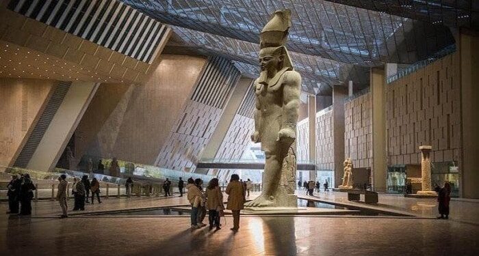 اقعدوا في البيت اتفرجوا على بلدكم.. أحمد موسى يكشف كواليس افتتاح المتحف المصري الكبير