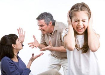 هل خلافات الأسرة السبب؟.. سر العنف المنتشر بين الأطفال والمراهقين حاليًا