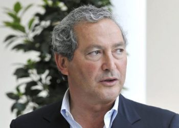 سميح ساويرس لـ لميس الحديدي: نقلت أسهم أوراسكوم للتنمية القابضة لابني “نجيب”.. وهو من يدير وأنا مستشار بالمجان