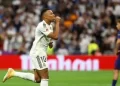 ريال مدريد يحسم شوط الكلاسيكو الناري (2-1) في قمة الصدارة.. ومبابي يحقق إنجازاً تاريخياً!