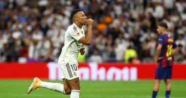 ريال مدريد يحسم شوط الكلاسيكو الناري (2-1) في قمة الصدارة.. ومبابي يحقق إنجازاً تاريخياً!