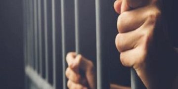 فضيحة انتخابية تهز الفيوم.. تفاصيل حبس مرشح للبرلمان 4 أيام بتهمة “انتحال صفة طبيب تجميل” وحكم سابق واجب النفاذ
