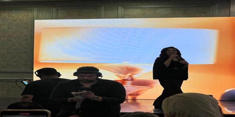 مي فاروق تحتفل بنجاح ألبومها بحضور جماهيري حاشد.. وعمر زهران يقدم الاحتفالية في أول ظهور له