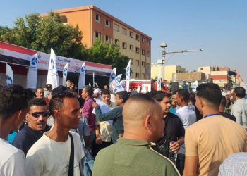 العريس أعلن خطوبته في اللجنة.. لقطة رائعة في انتخابات مجلس النواب بمحافظة قنا