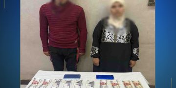 ضبط سيدة وشريكها أثناء توزيع أموال على الناخبين في قطور