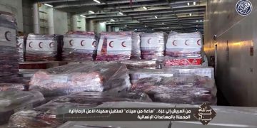 ساعة من سيناء..  مشاهد حصرية لوصول “مساعدات لغزة” بميناء العريش