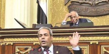 بعد إثارة الجدل.. برلماني يكشف حقيقه المليون دولار من أمريكا وإسقاط «السادات»