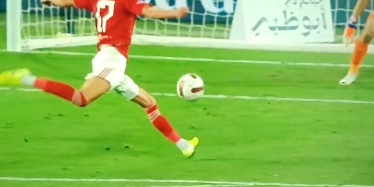الأهلي يتقدم.. هدف بن شرقي بعد تمريرة زيزو يحسم الشوط الأول في نهائي السوبر المصري
