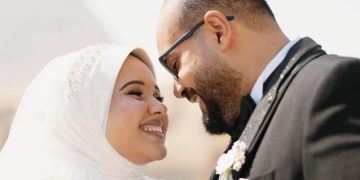 مبروك للعروسين.. موقع “الصورة الحقيقة” يهنئ حسين سيف وفريدة حافظ بالزواج السعيد