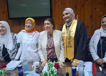 إنجاز علمي جديد.. الزميل مصطفى مهدي يهنئ الرائد مصطفى عبد الغني لحصول زوجته الدكتورة نسمة ناجح حسن على درجة الدكتوراه 