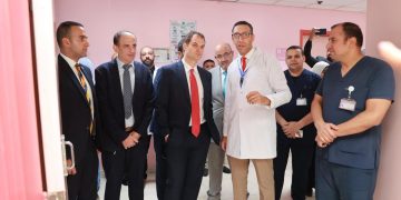 الصحة: مستشفى الشيخ زايد التخصصي تستقبل وزير الدولة البريطاني لشؤون الشرق الأوسط وممثلي منظمة الصحة العالمية بمصر