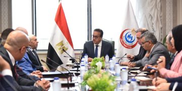 وزير الصحة يبحث مع ممثلي شركة «ميريت» توطين صناعة المستلزمات الطبية في مصر