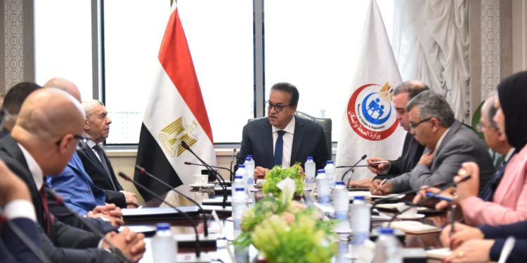 وزير الصحة يبحث مع ممثلي شركة «ميريت» توطين صناعة المستلزمات الطبية في مصر