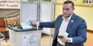 الدكتور مختار همام مرشح القائمة الوطنية بسوهاج يدلي بصوته في انتخابات النواب