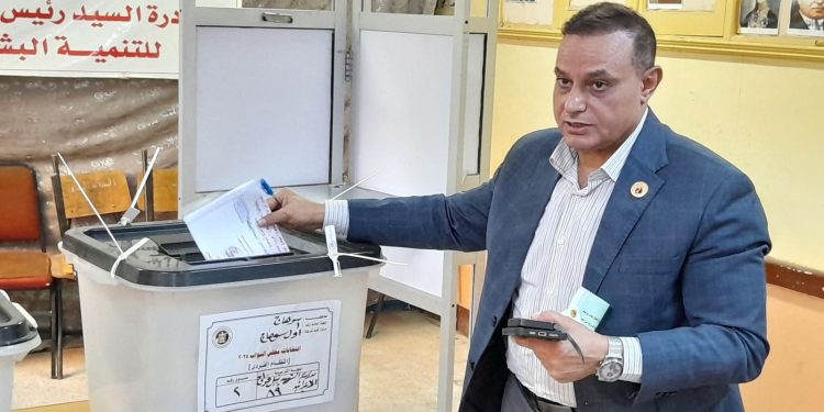 الدكتور مختار همام مرشح القائمة الوطنية بسوهاج يدلي بصوته في انتخابات النواب