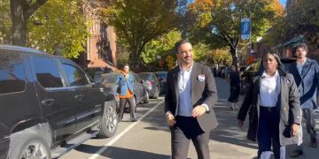 زهران ممداني ينتزع عمودية نيويورك: انتصار تاريخي لأول مسلم وأصغر مهاجر في “عاصمة العالم”