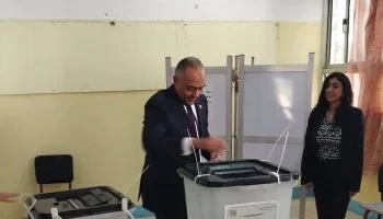 المدير التنفيذي للهيئة الوطنية للانتخابات يدلي بصوته في اليوم الأخير للمرحلة الثانية