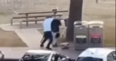 هجوم بوندي الإرهابي: 12 قتيلاً ومواطن شجاع ينتزع السلاح من المعتدي.. فيديو