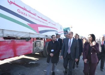 بـ 136 طنًا من مواد الإيواء.. “التموين” تُطلق القافلة الـ 15 لإغاثة غزة وتتعهد باستدامة الجسر الإنساني