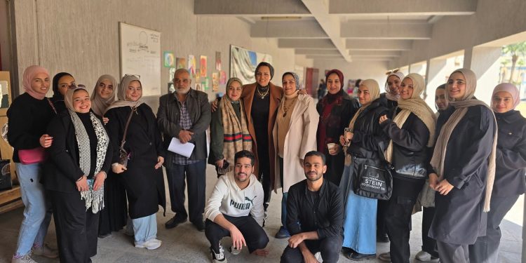 تحت إشراف د. ولاء بلال.. نجوم الإبداع يضيئون سماء “التربية النوعية”: تقييم ختام معرض التربية الفنية بالثانوية