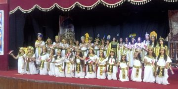 عرض “ملوك وملكات النيل” يبهر القاهرة.. وتألق لافت للطالبة فاطمة تهامي البنداري