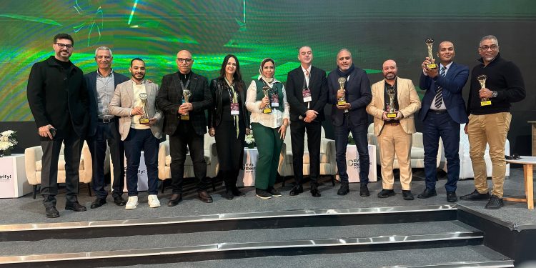 «برانديت كايرو» تمنح دروع التميز لرموز الإعلام والمؤثرين في قمة «EVs Electrify Egypt 2025»