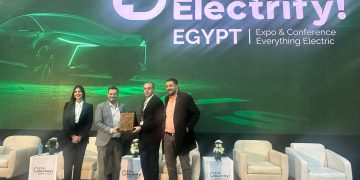 «برانديت كايرو» تكرّم آرك فوكس خلال قمة EVs Electrify Egypt 2025