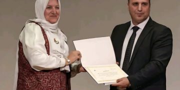 ثقافة طنطا تكرم الدكتورة فتحية الفرارجي لإيداع مؤلفاتها في المكتبة القومية بفرنسا