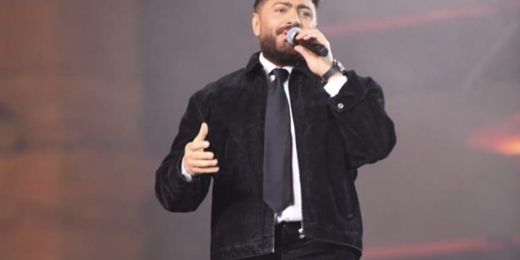 الفنان تامر حسني يوجّه الشكر لراعي مصر لدورها في دعم الأسر الاولى بالرعاية