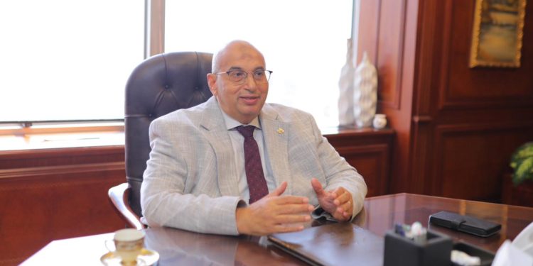 النائب أشرف عبد الغني يطالب بـ “فيتو رئاسي” لإلغاء ضريبة السكن الخاص