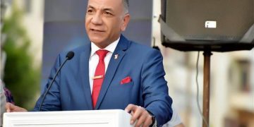 نقيب الأسنان يحذر: كارثة.. سوق العمل لا يتحمل الزيادة الضخمة في أعداد الخريجين