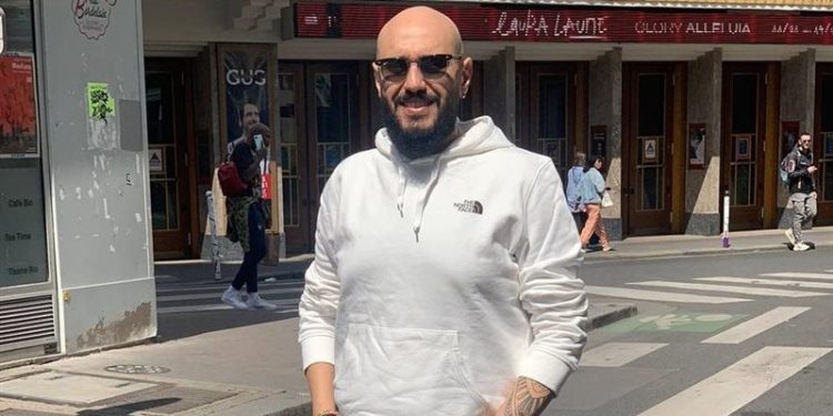 ريمون رمسيس يقاضي مروجي شائعات حبسه ويؤكد طرح شمس الزناتي في 2026