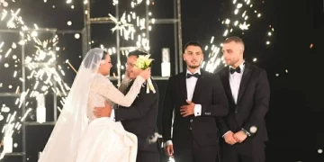 مشهد مؤثر: محمد هنيدي يوصي ابنته فريدة بدموع الفرح ويحتفل بزفافها بحضور أجيال الفن