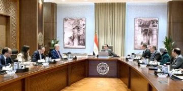 الحكومة تتبنى حلولاً “جذرية” لمشكلات “ماسبيرو” والصحف القومية.. مدبولي يشدد على الإصلاح والهيكلة