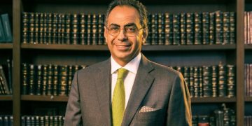 أقطاب الوفد يدعمون “سري الدين” في انتخابات رئاسة الحزب.. ويؤكدون: هو الأقدر على لم الشمل واستعادة ضمير الأمة