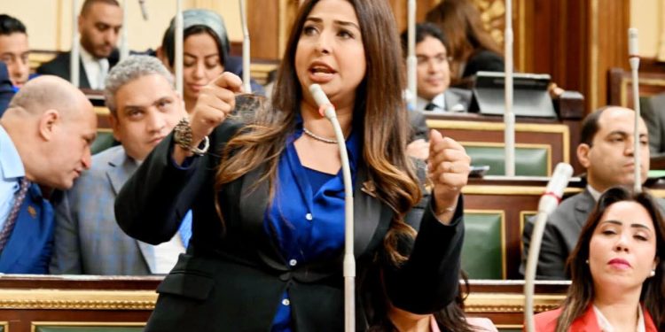 دفاعًا عن حقوق المصريين بالخارج.. النائبة نشوى الشريف تتقدم بطلب إحاطة ضد قرار إلغاء الإعفاء الجمركي لهواتف المحمولة