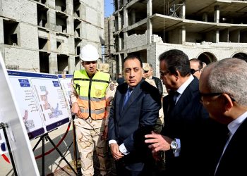 رئيس الوزراء يتفقد مشروع إنشاء مُستشفى هليوبوليس الجديدة