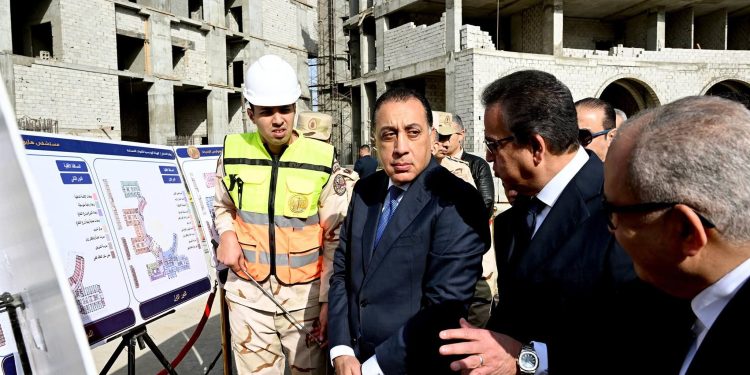 رئيس الوزراء يتفقد مشروع إنشاء مُستشفى هليوبوليس الجديدة