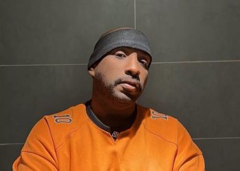 خالد الهاجري “صويني”.. عندما يتحول الراب إلى مرآة ساخرة للمجتمع